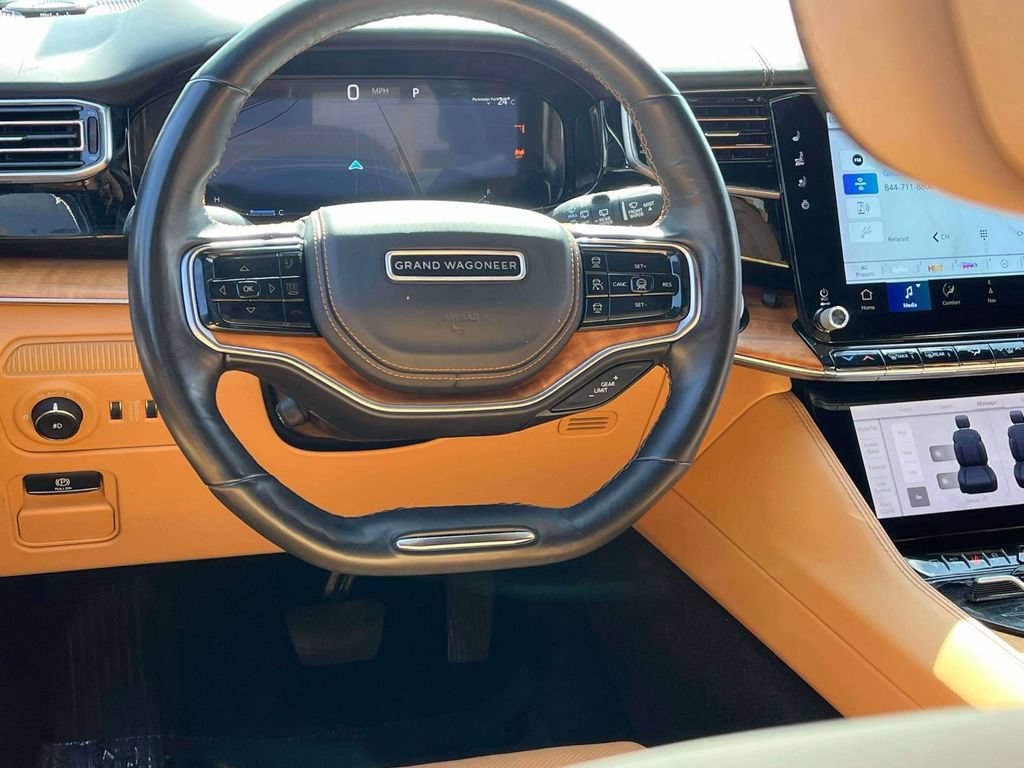 Used 2022 Jeep Grand Wagoneer Series III w/ Rear-Seat Entertainment Group AWD/4WD image 2