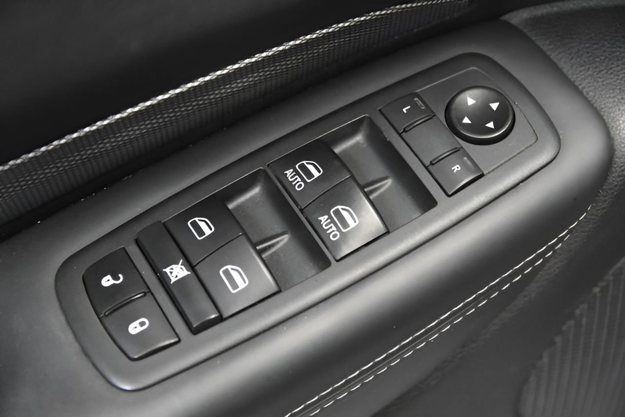 Used 2020 Dodge Durango R/T w/ Technology Group image 18