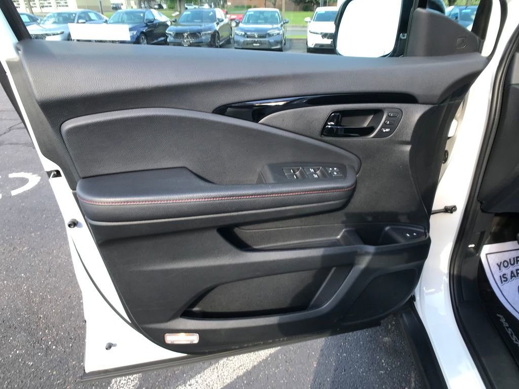 Certified 2024 Honda Passport Black Edition image 15