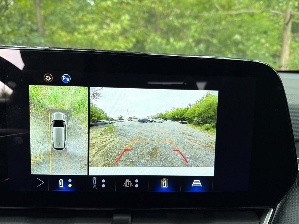 Used 2025 Chevrolet Equinox LT w/ Convenience Package II FWD image 18