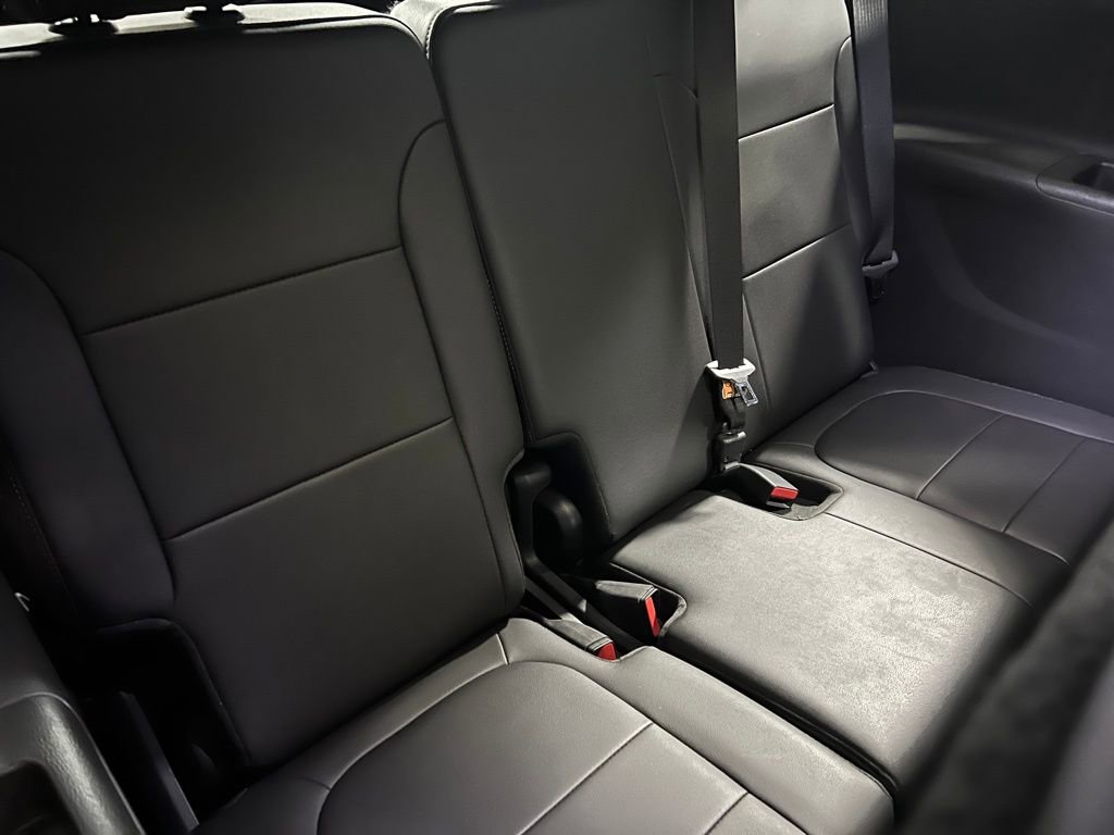 Used 2023 Chevrolet Traverse LT image 15