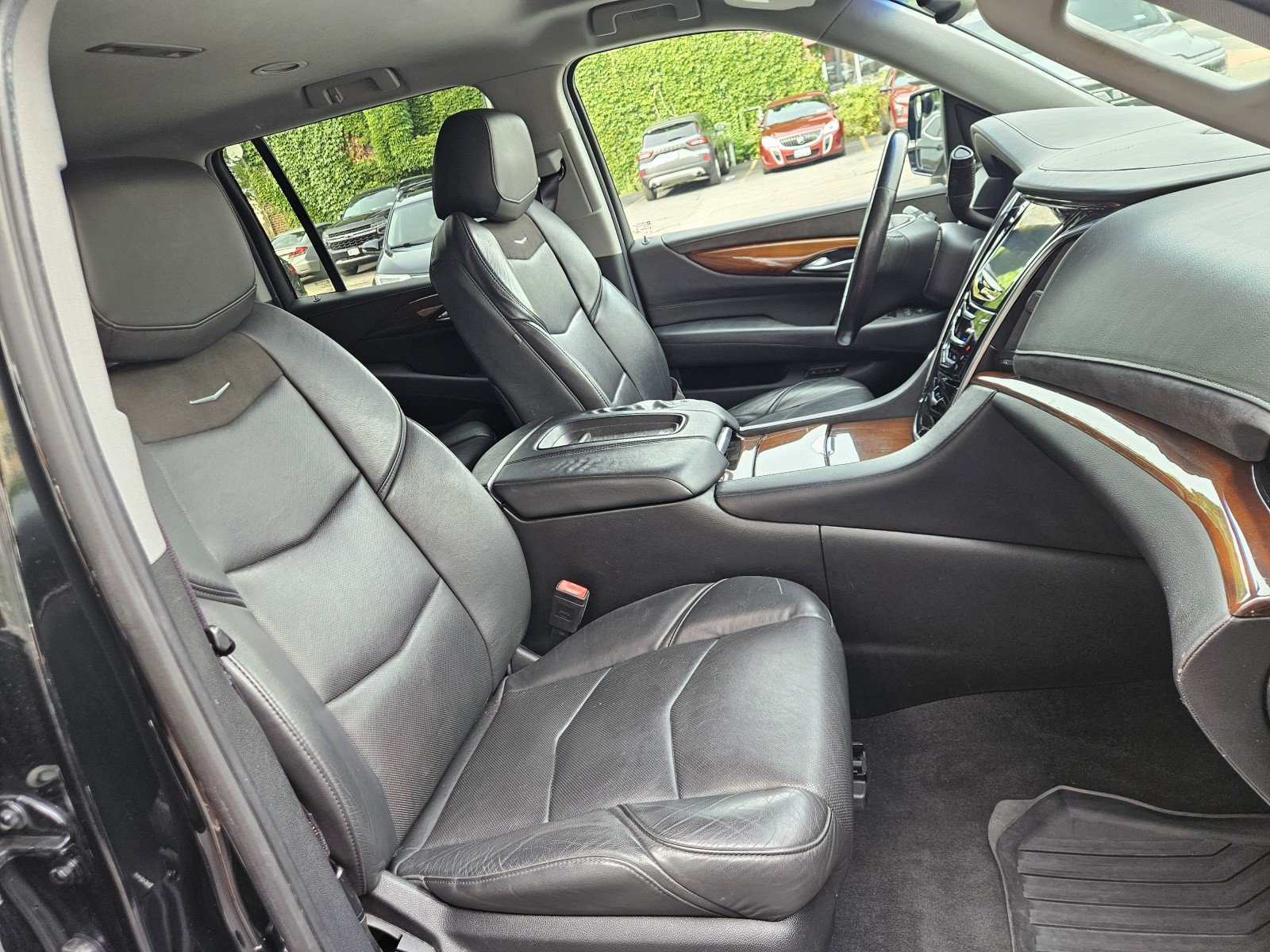 Used 2017 Cadillac Escalade ESV 4WD image 29