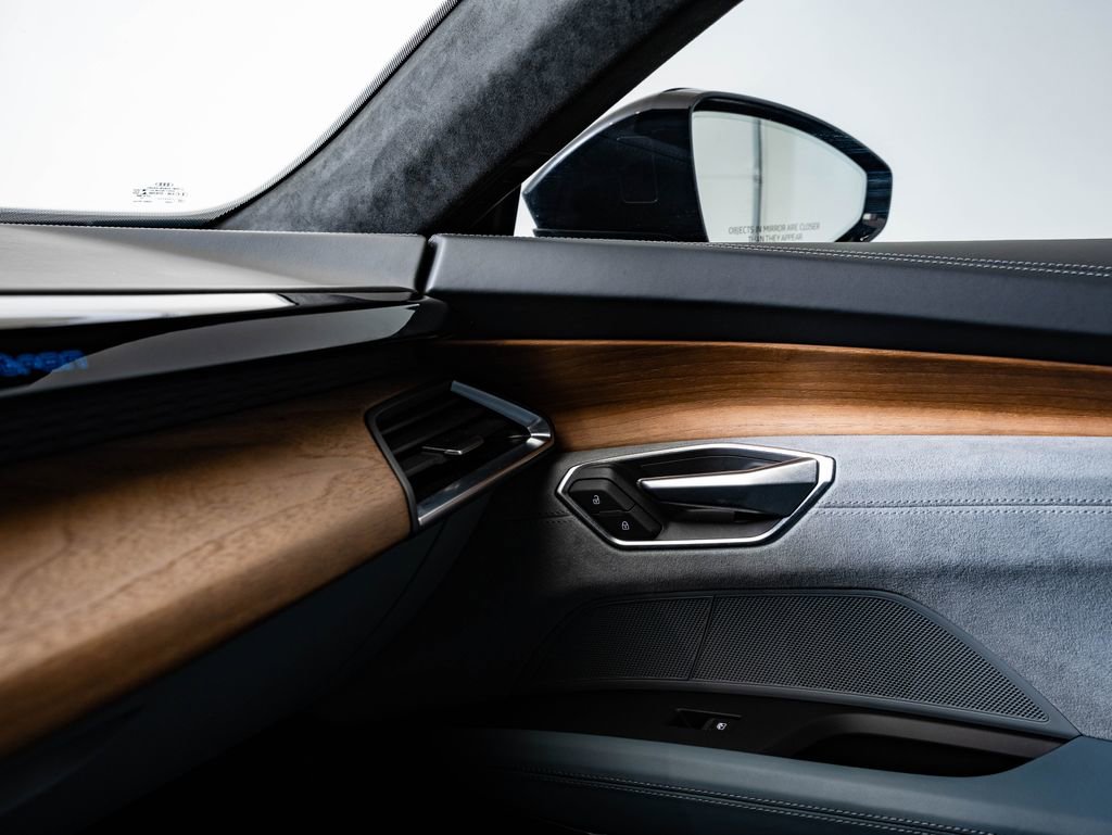 Used 2022 Audi RS e-tron GT image 38