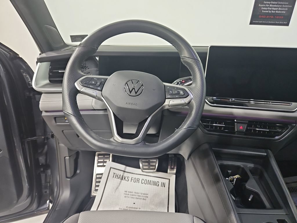Certified 2025 Volkswagen Tiguan SE R-Line AWD/4WD image 16