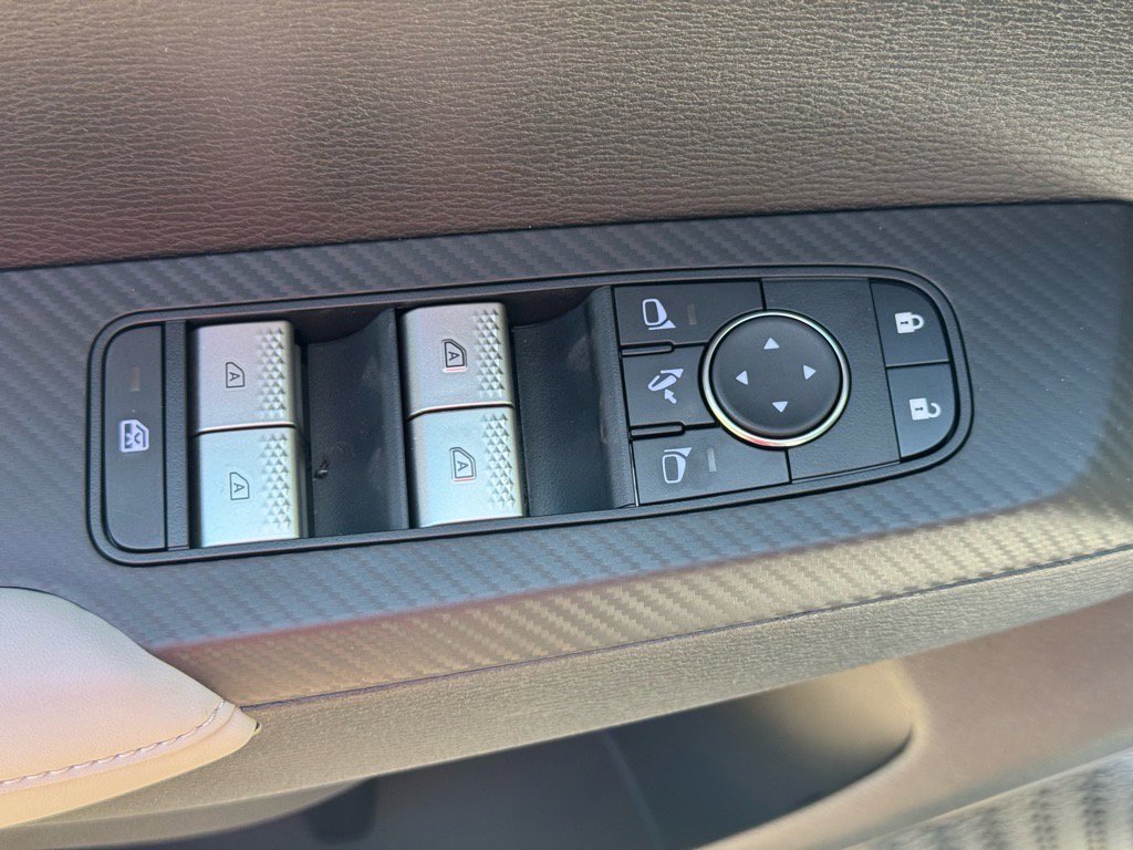 Used 2025 Mitsubishi Outlander AWD image 25