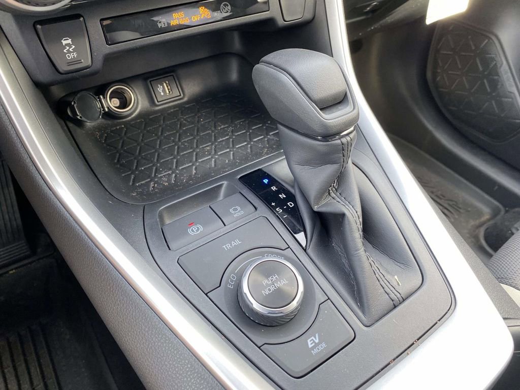 Used 2025 Toyota RAV4 XLE AWD/4WD image 15