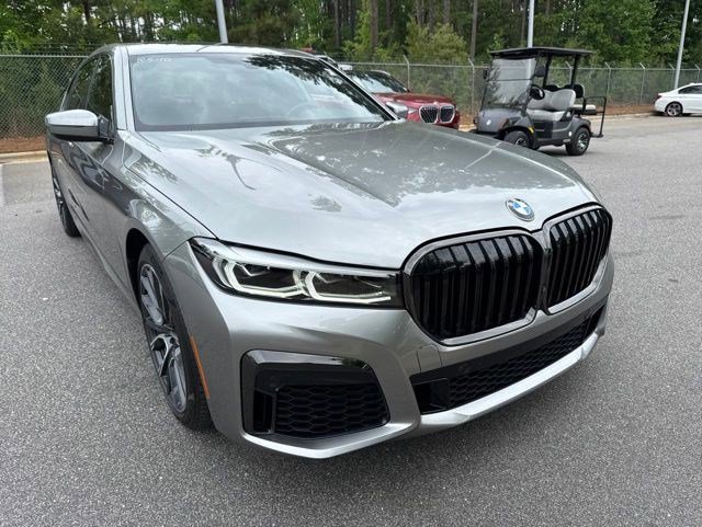 Used 2022 BMW 740i w/ M Sport Package RWD image 4
