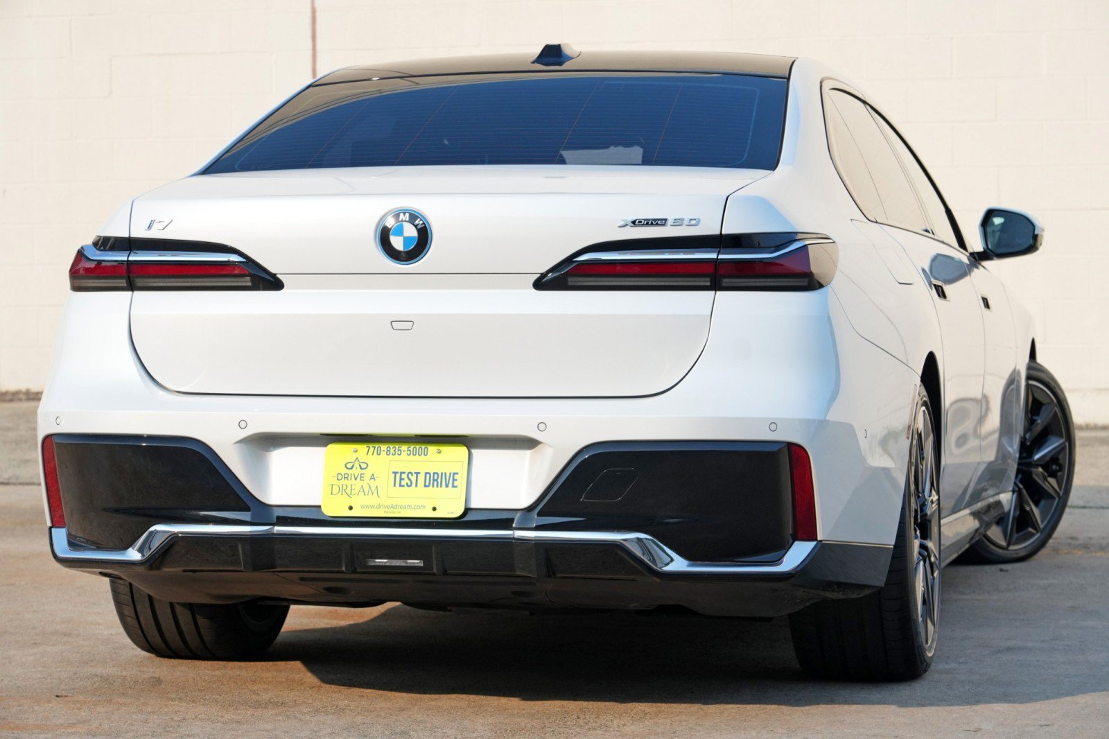 Used 2023 BMW i7 xDrive60 w/ Executive Package 2 AWD/4WD image 5