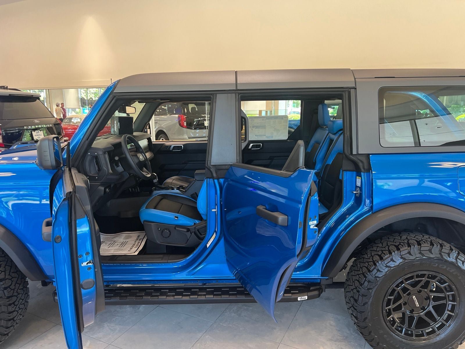 New 2025 Ford Bronco 4-Door AWD/4WD image 9