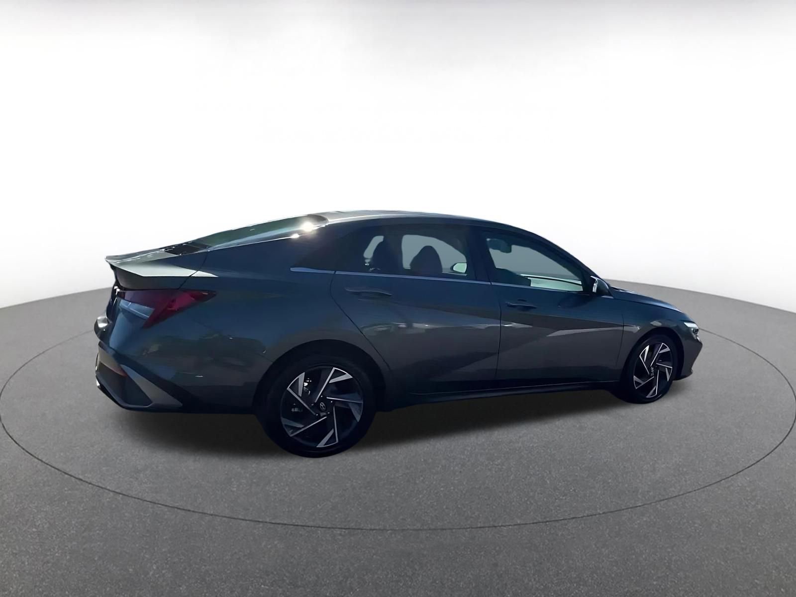 Used 2025 Hyundai Elantra SEL image 15