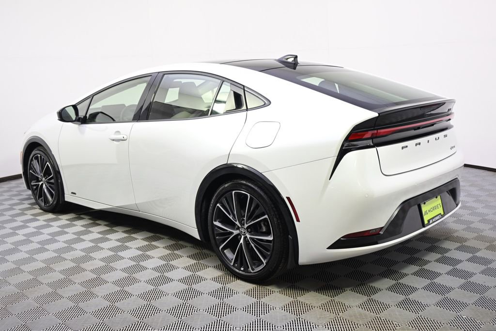 Used 2024 Toyota Prius XLE image 3