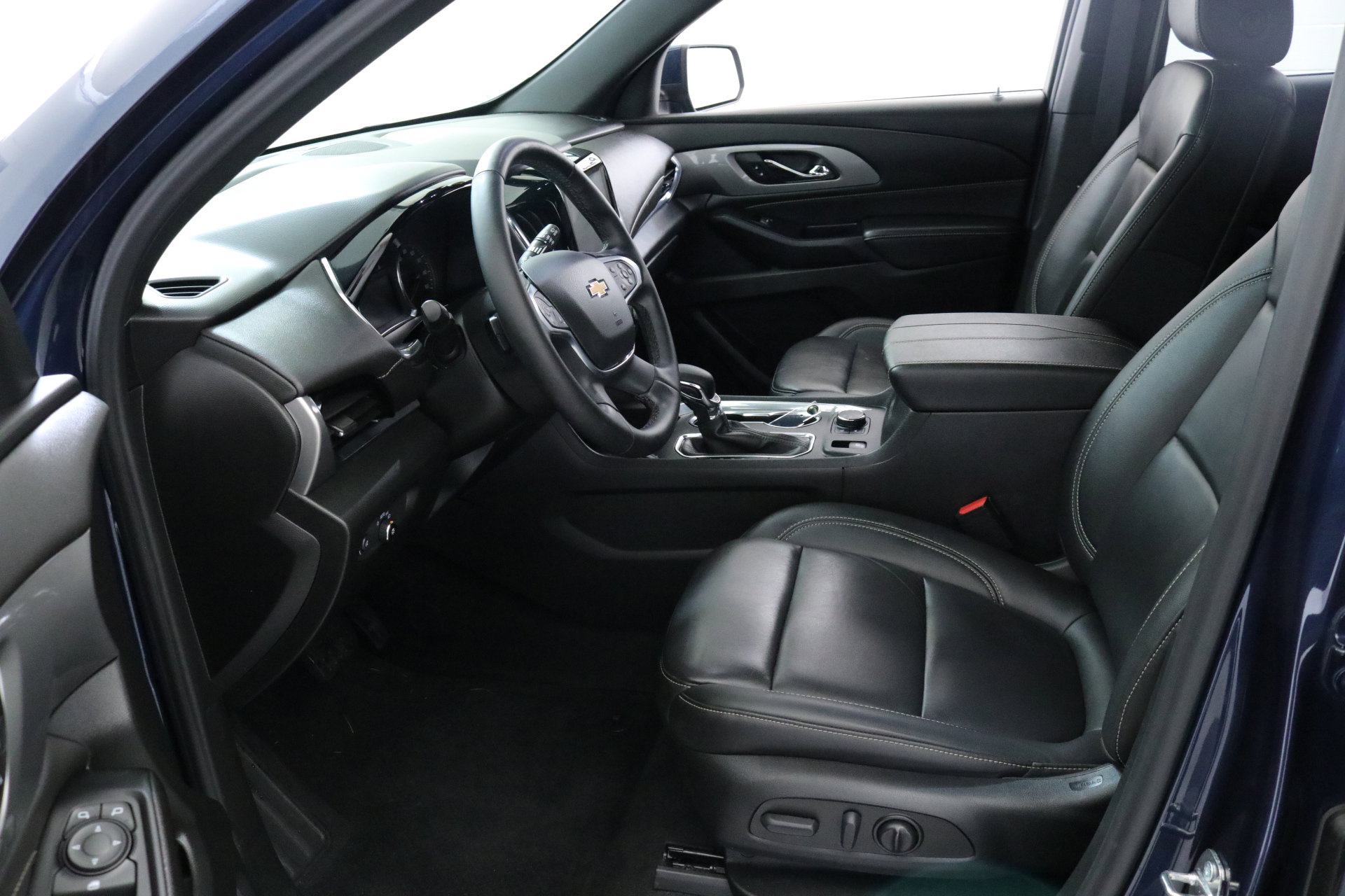 Used 2023 Chevrolet Traverse LT image 24