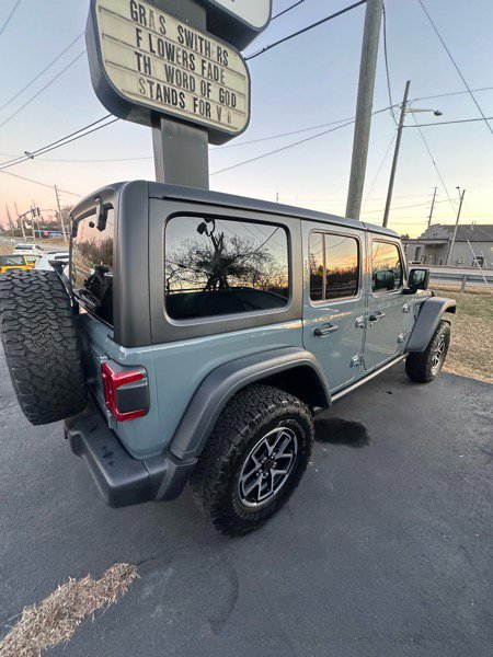 Used 2025 Jeep Wrangler Rubicon image 6