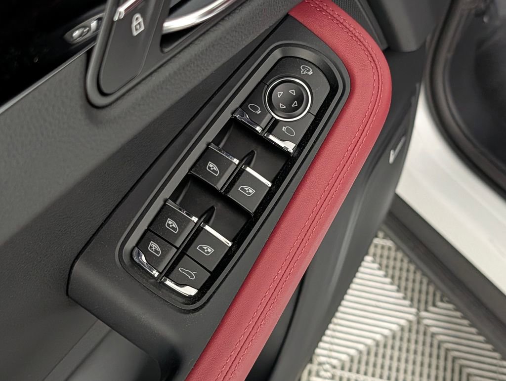 New 2026 Porsche Macan image 28