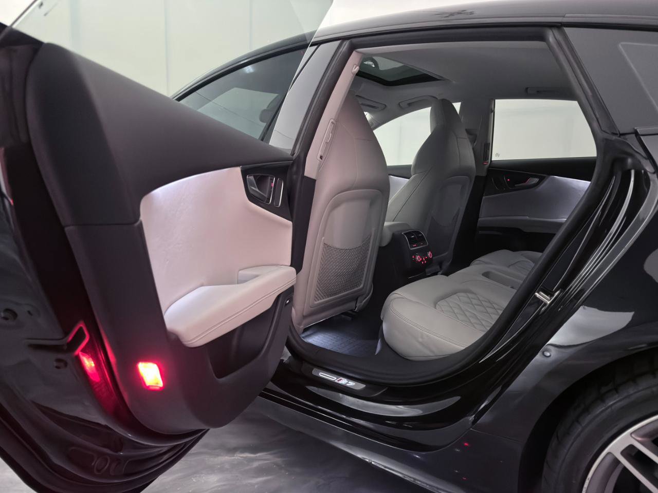 Used 2014 Audi S7 Prestige w/ Driver Assistance Package image 24