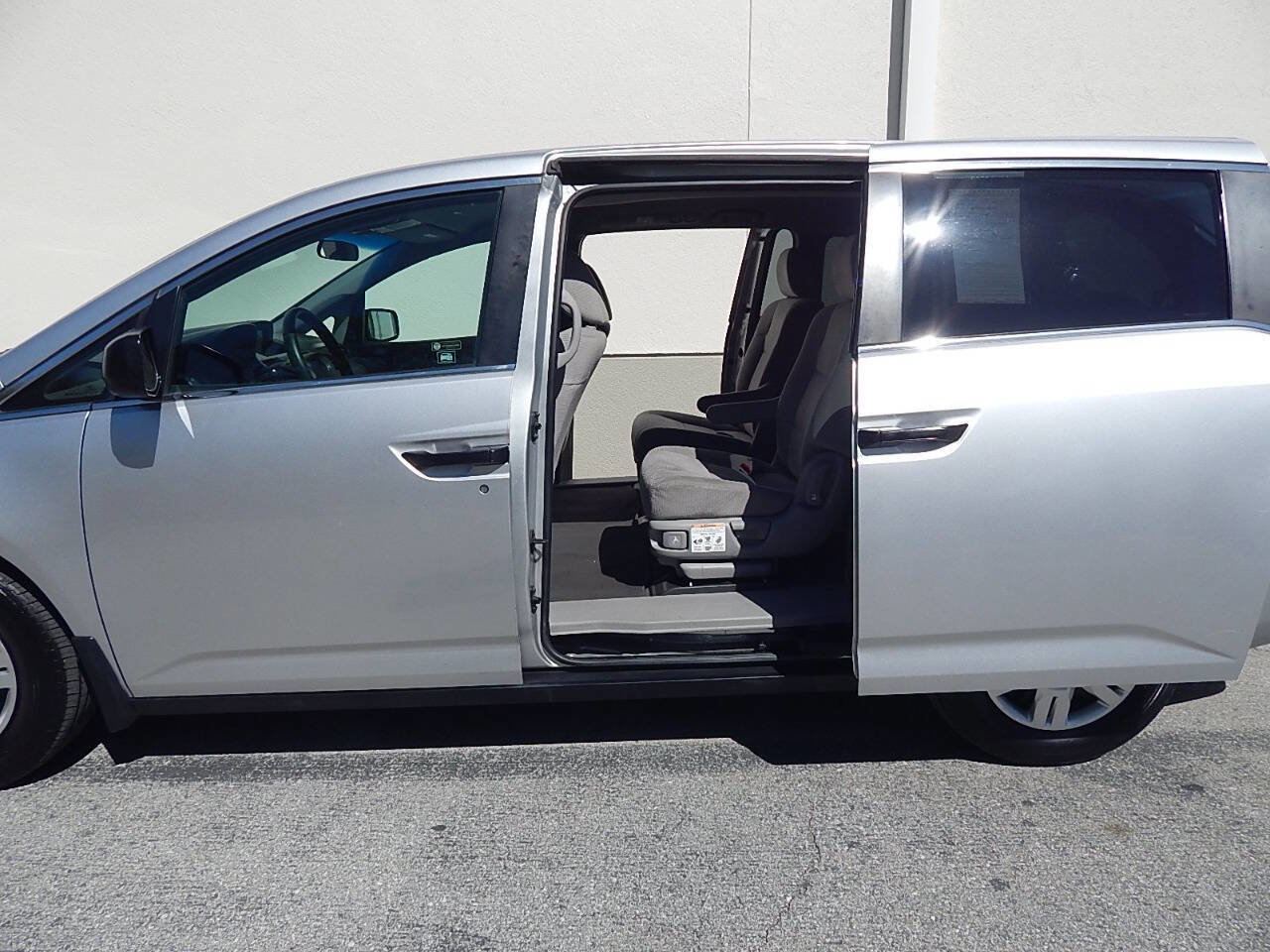 Used 2012 Honda Odyssey LX image 12