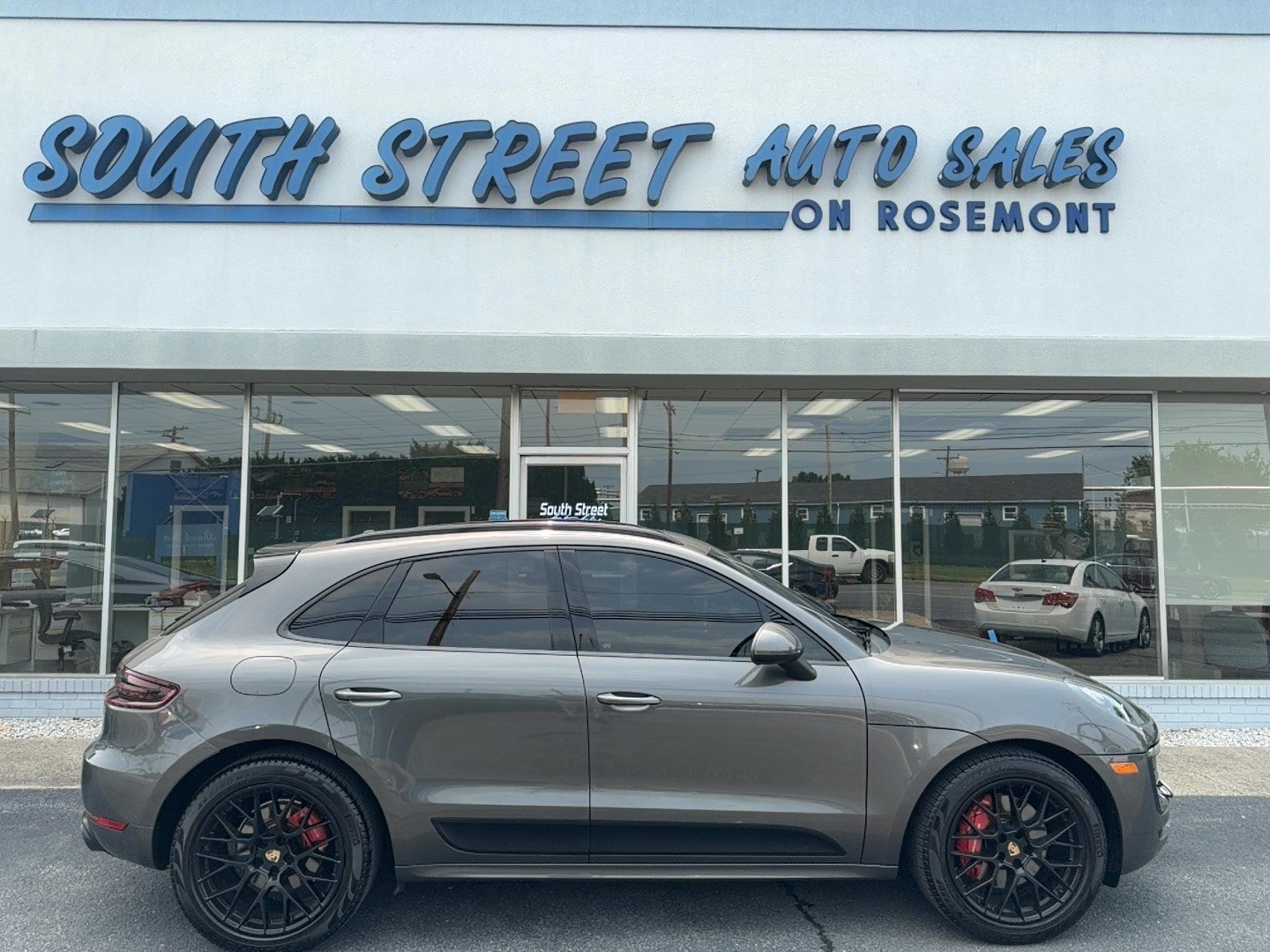 Used 2018 Porsche Macan GTS AWD/4WD image 1