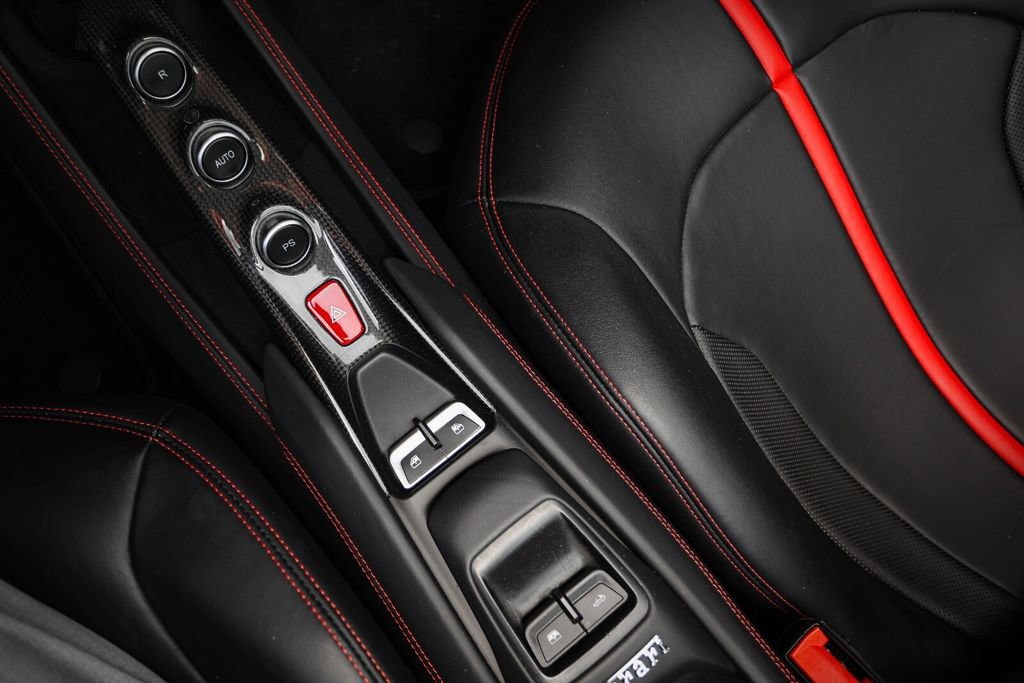 Used 2021 Ferrari F8 Tributo RWD image 39