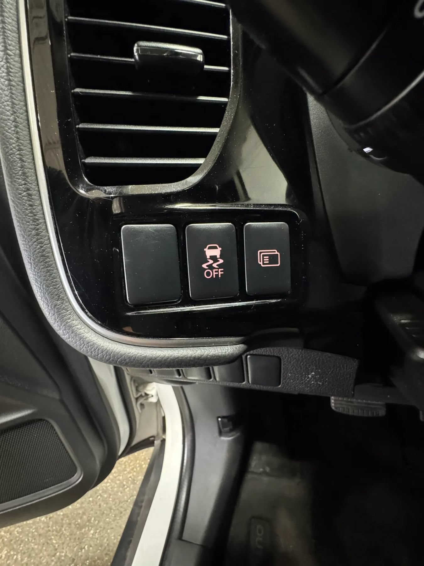 Used 2015 Mitsubishi Outlander SE FWD image 14