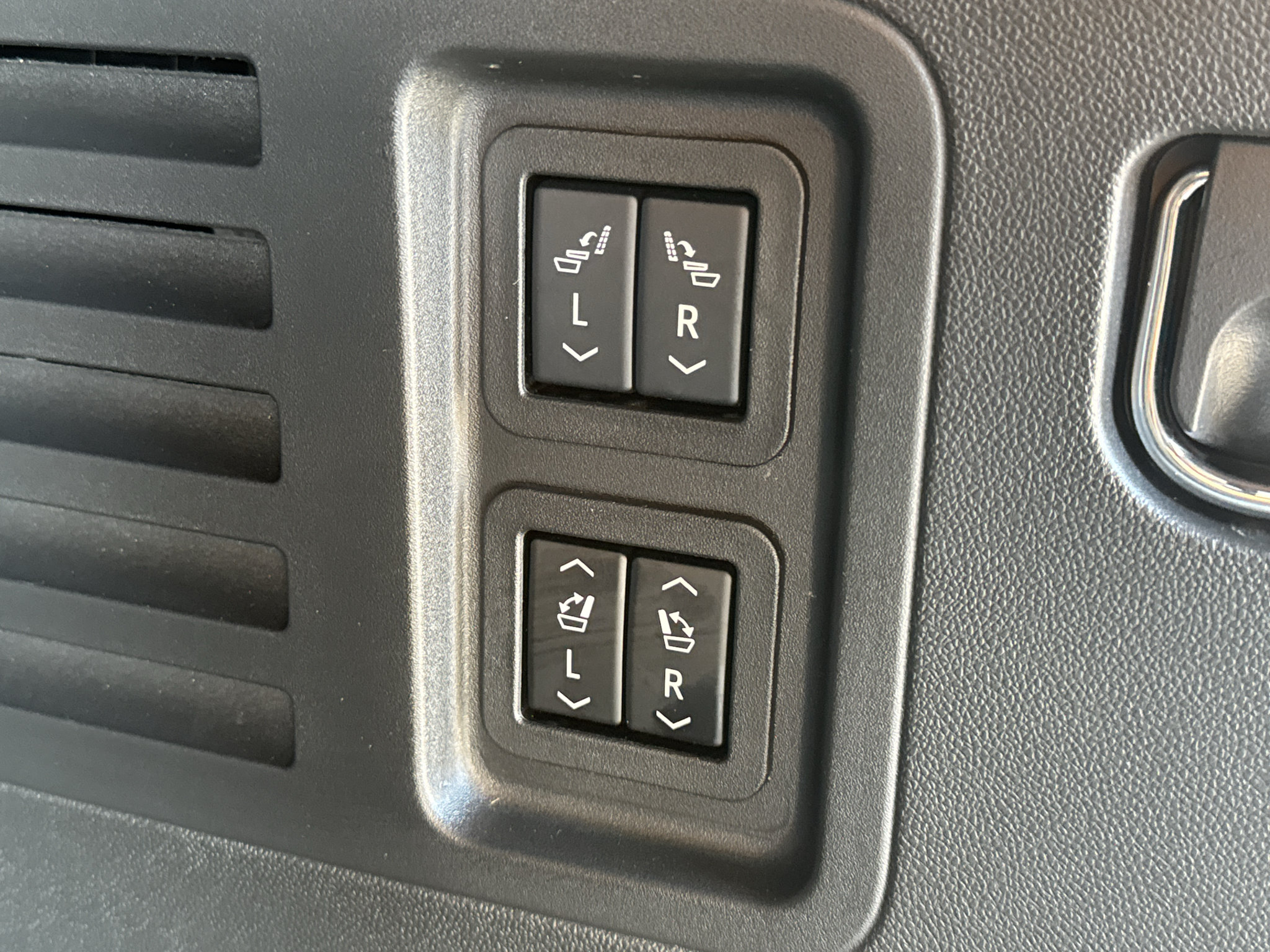 Used 2026 Chevrolet Traverse RS AWD/4WD image 23