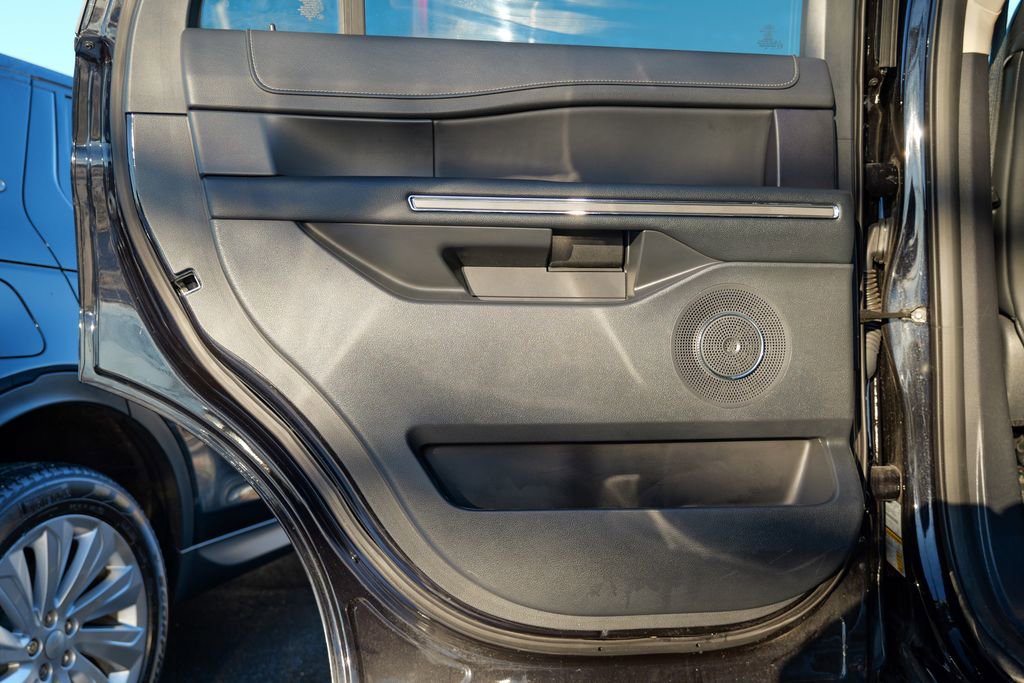 Used 2024 Ford Expedition XLT image 23