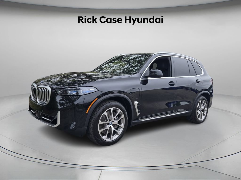 Used 2025 BMW X5 xDrive50e image 3