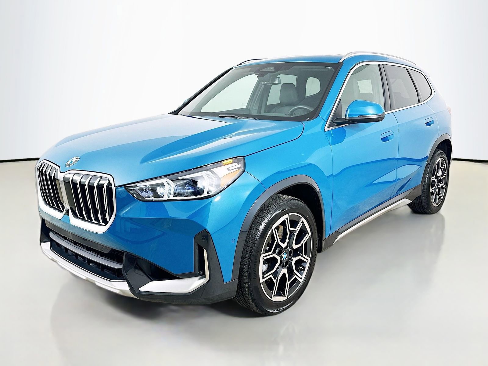 Used 2025 BMW X1 xDrive28i AWD/4WD image 1