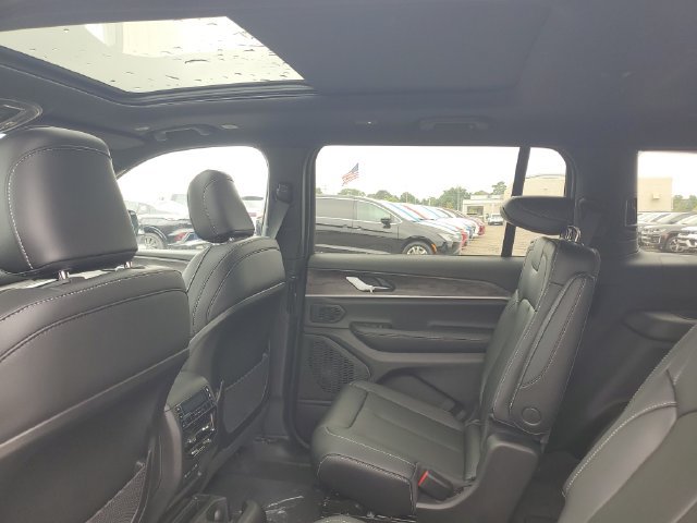 New 2026 Jeep Grand Cherokee L Limited w/ Limited Altitude Package AWD/4WD image 10