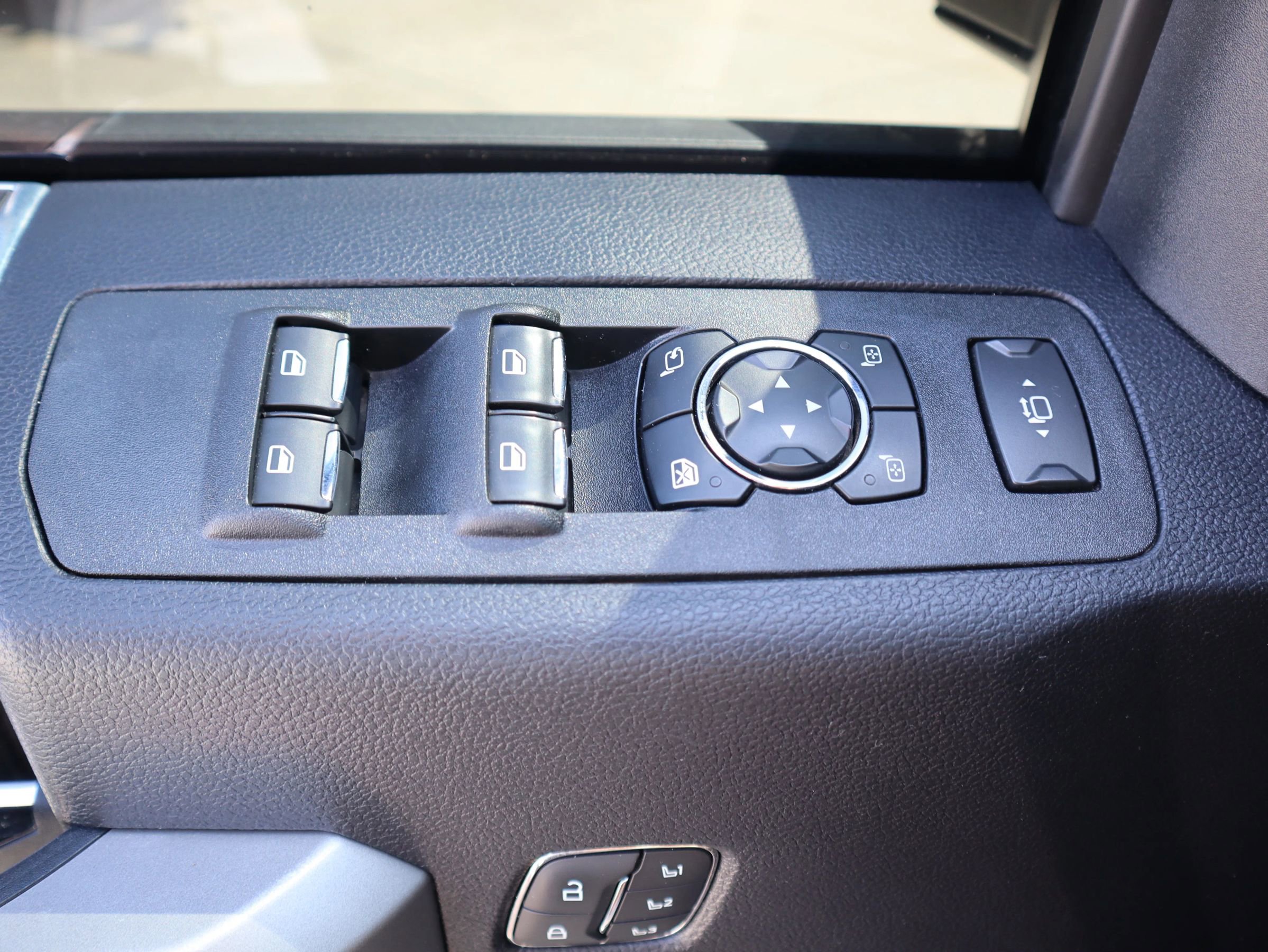 Used 2021 Ford F350 Lariat w/ Lariat Ultimate Package image 24