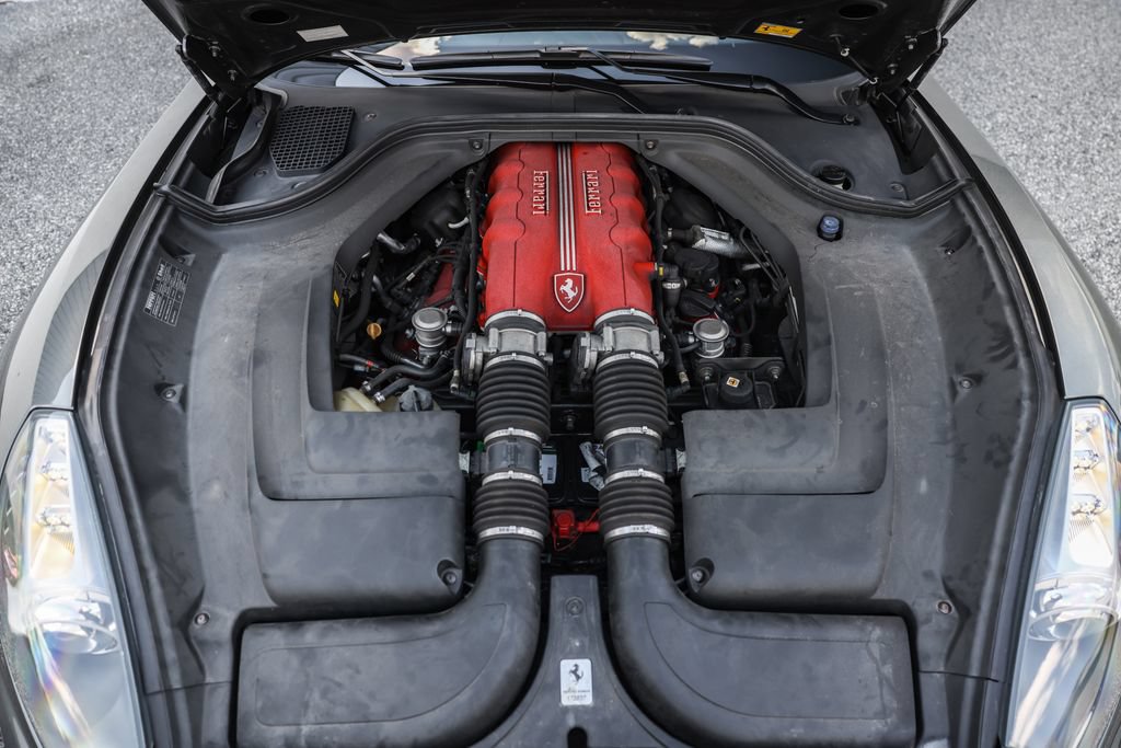 Used 2010 Ferrari California RWD image 14