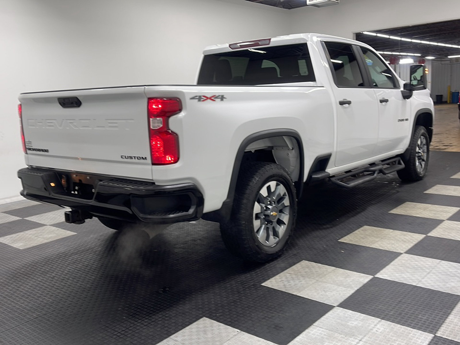 Used 2023 Chevrolet Silverado 2500 Custom w/ Custom Convenience Package AWD/4WD image 16