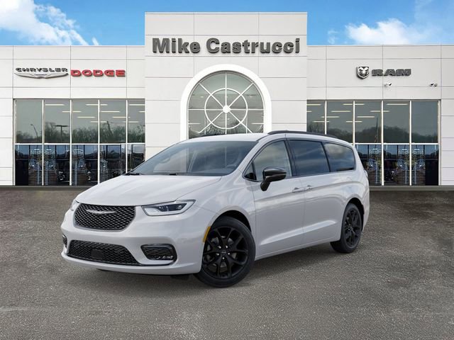 New 2026 Chrysler Pacifica Select image 2