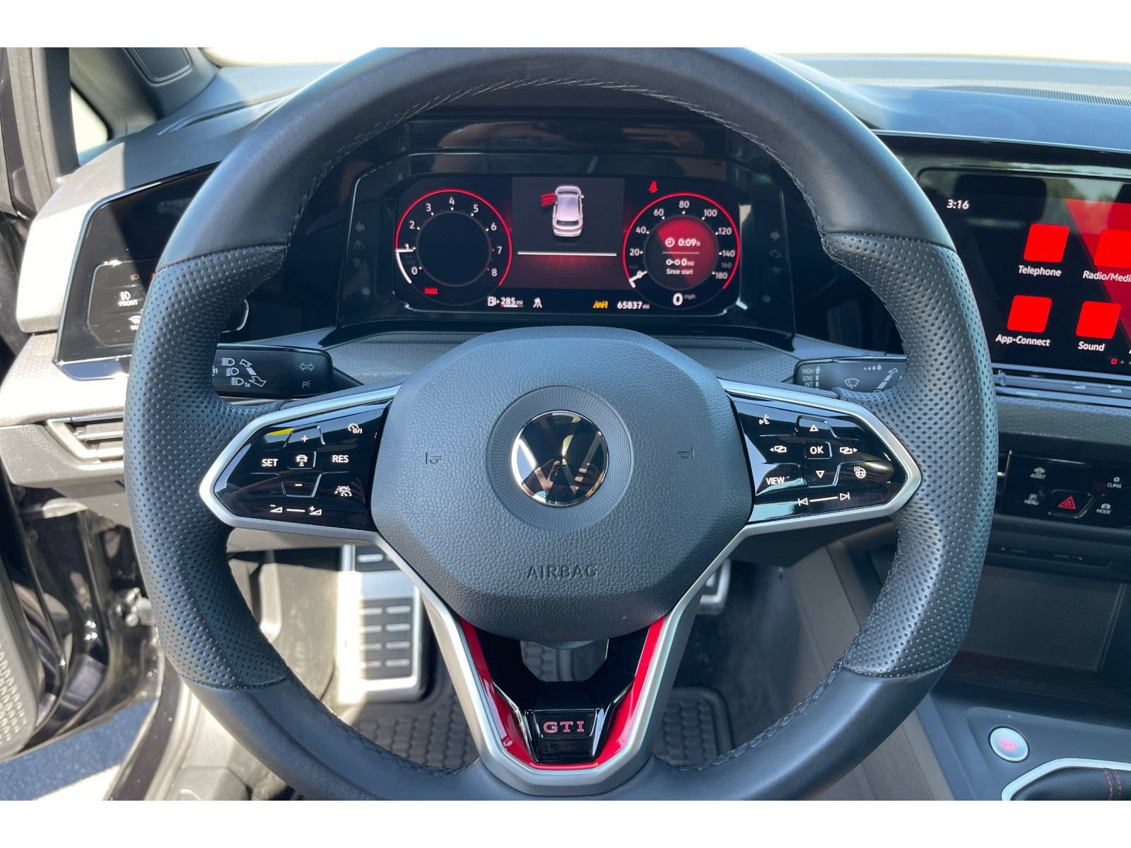 Used 2022 Volkswagen GTI SE FWD image 36