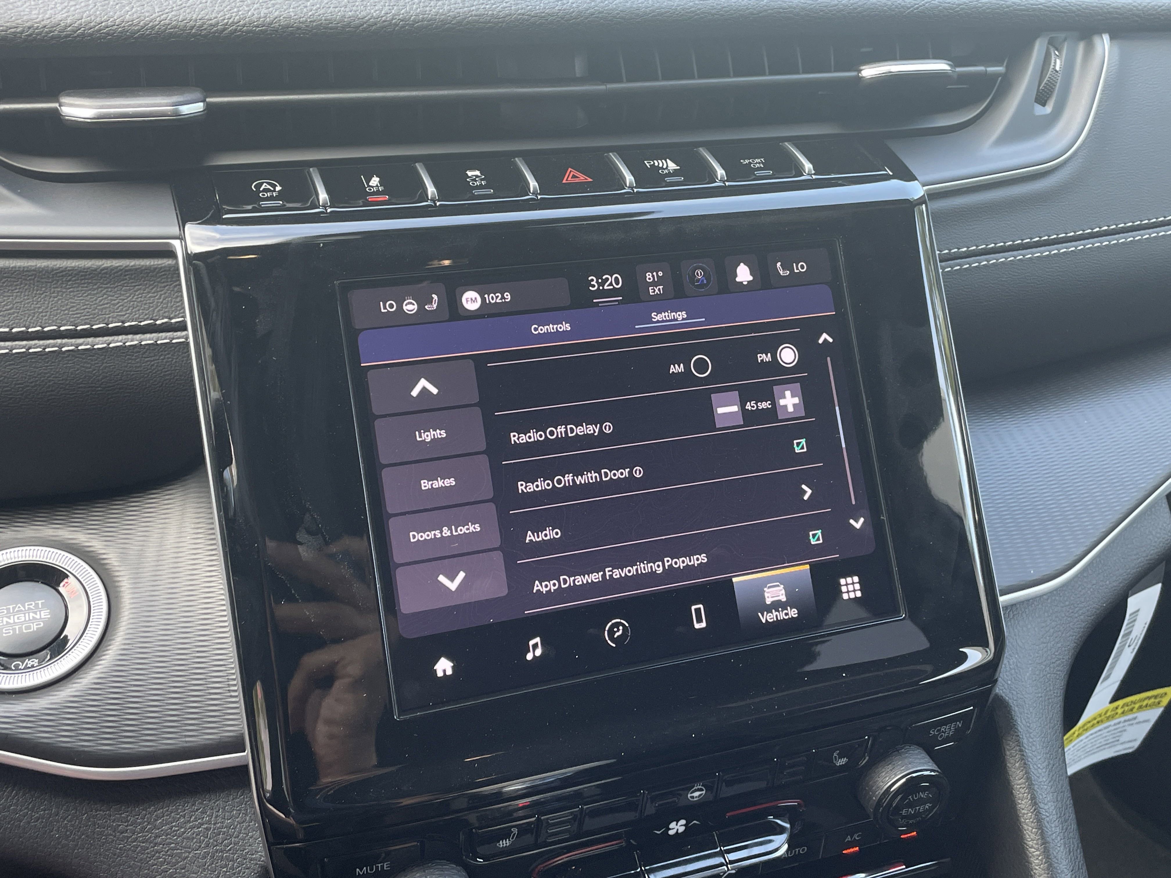 New 2025 Jeep Grand Cherokee Altitude image 26