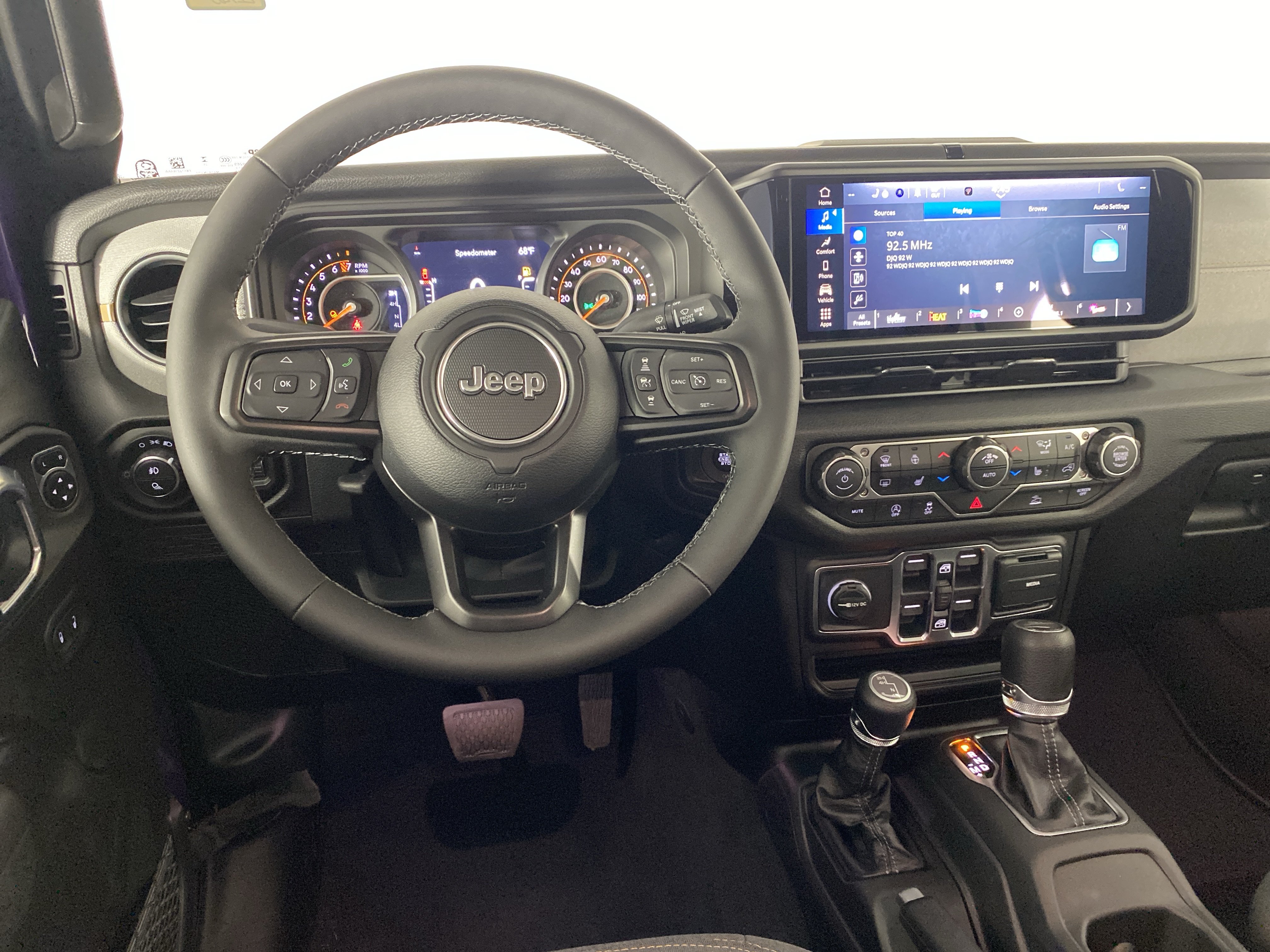 New 2026 Jeep Gladiator Sport AWD/4WD image 17