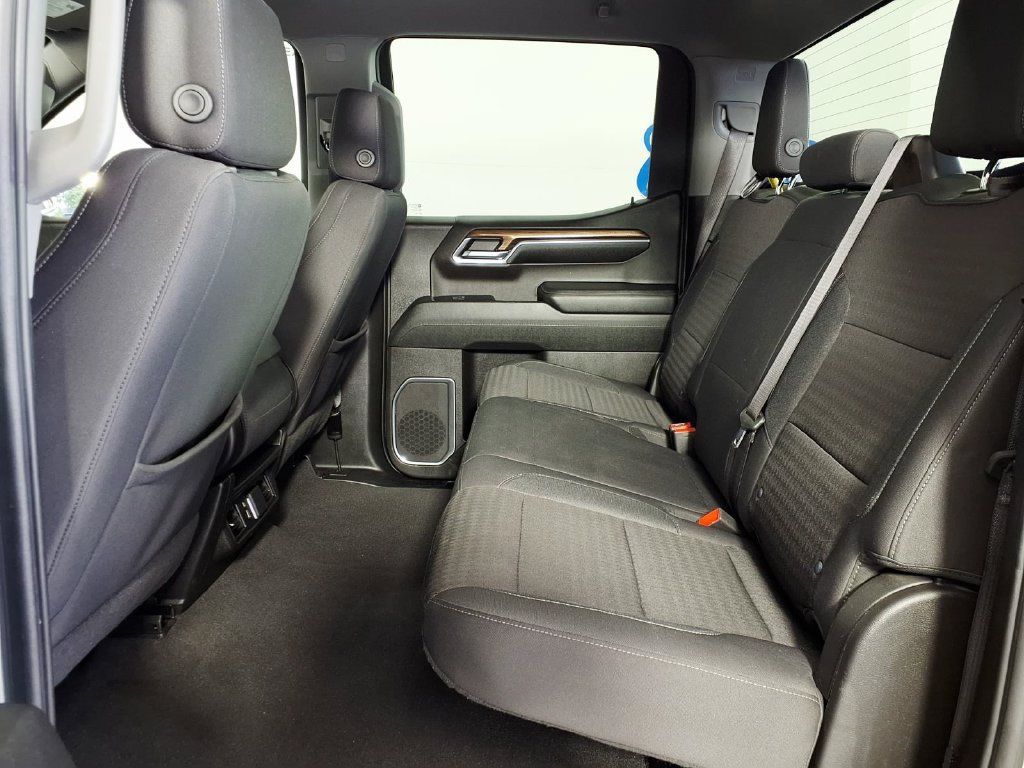 Used 2024 Chevrolet Silverado 1500 LT RWD image 10