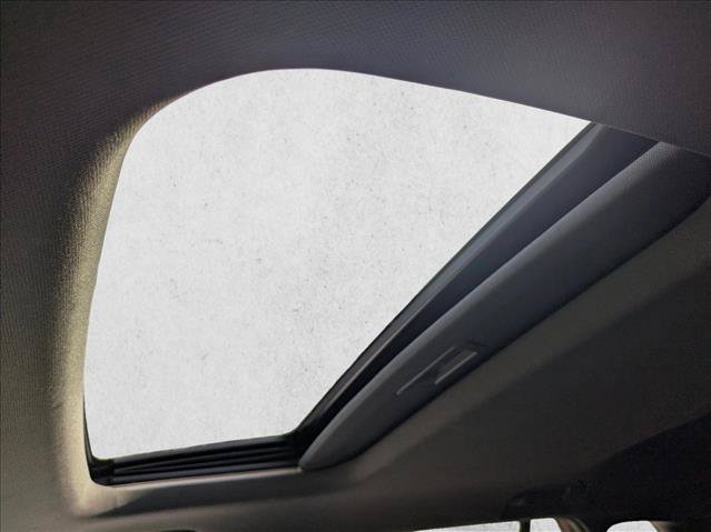 Used 2024 Chevrolet Trax RS w/ Sunroof Package FWD image 13