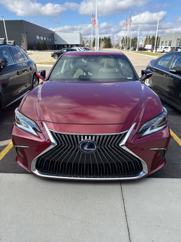 Used 2020 Lexus ES 300h w/ Accessory Package 2 image 2
