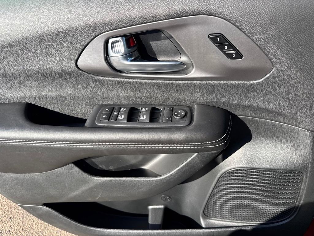 New 2026 Chrysler Pacifica Select AWD/4WD image 20