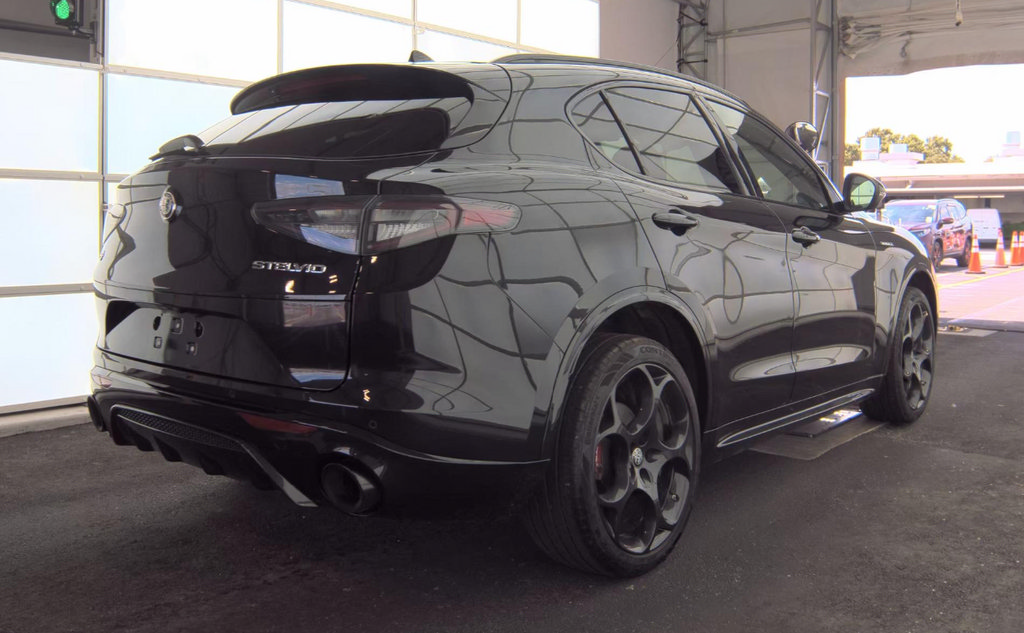 Used 2025 Alfa Romeo Stelvio Sprint w/ Veloce Package AWD/4WD image 10