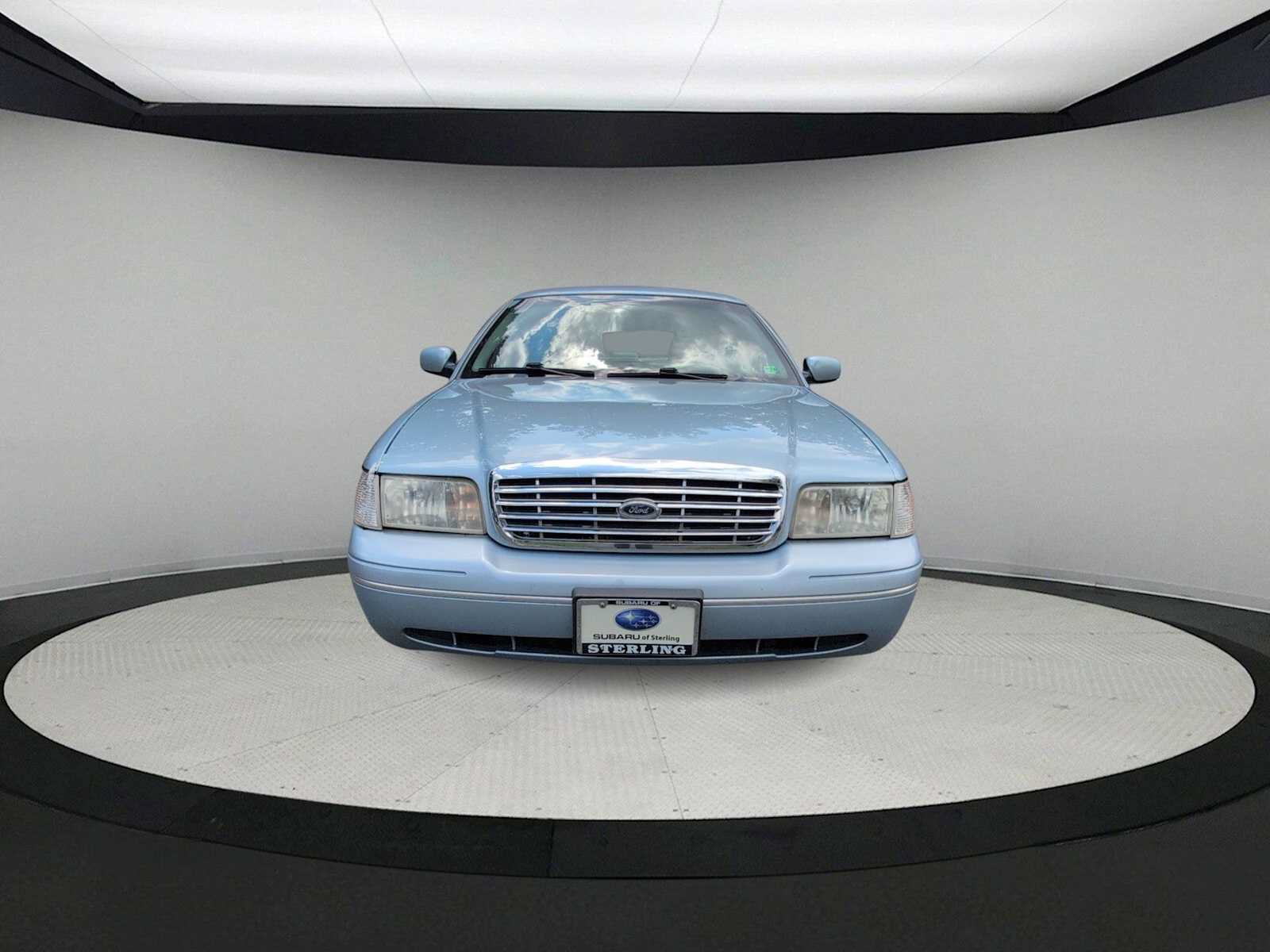 Used 2003 Ford Crown Victoria LX RWD image 3