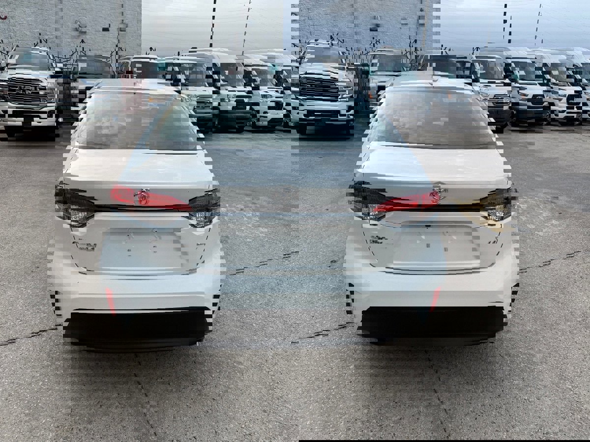 Used 2023 Toyota Corolla LE image 5