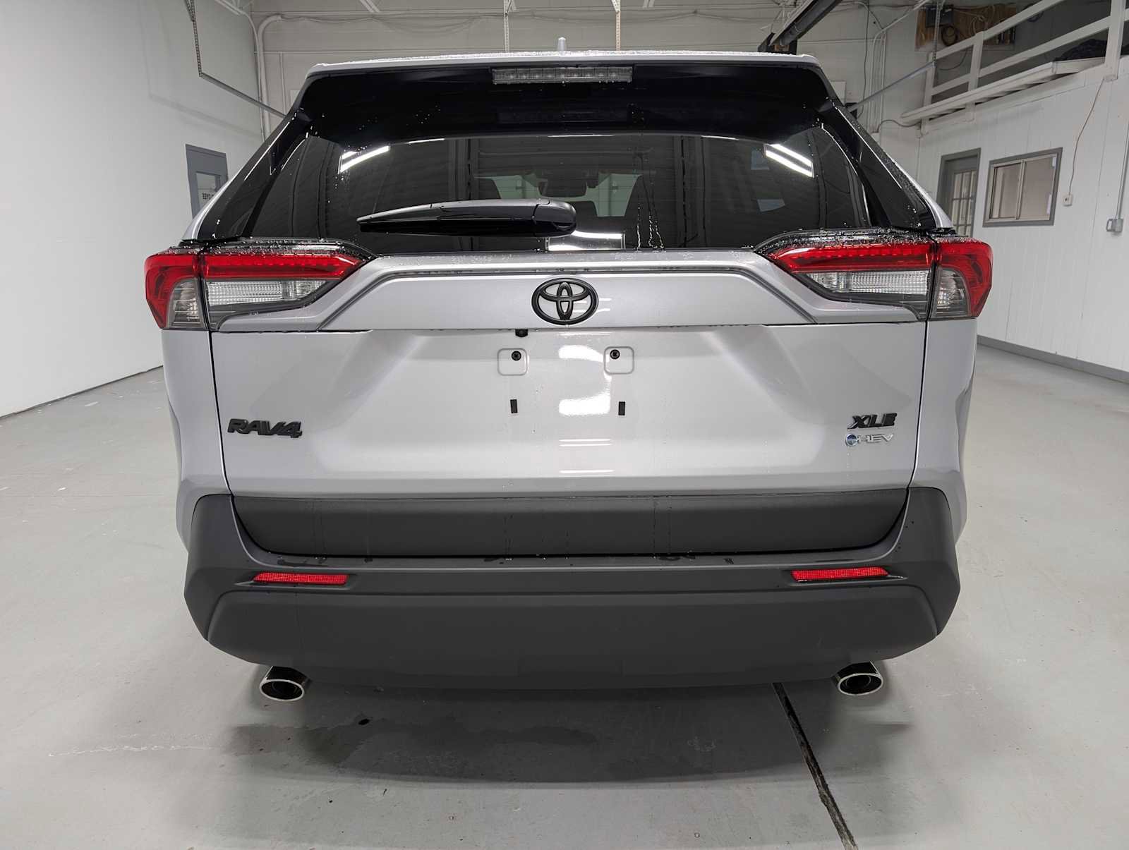 Used 2025 Toyota RAV4 XLE image 9