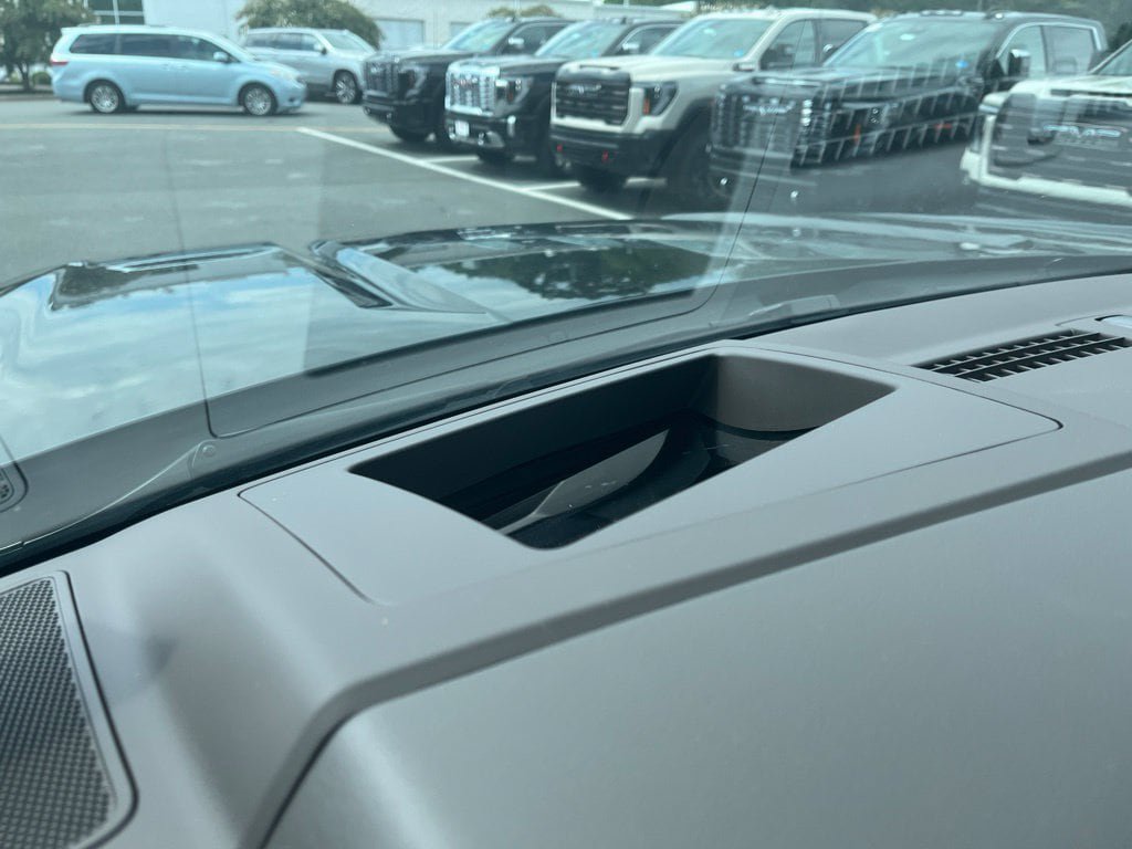 New 2026 GMC Yukon XL Elevation AWD/4WD image 23