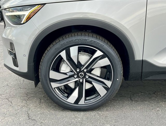 New 2025 Volvo XC40 B5 Ultra w/ Climate Package image 9