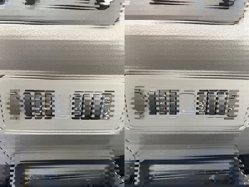 Used 2018 Nissan NV 2500 SV image 16