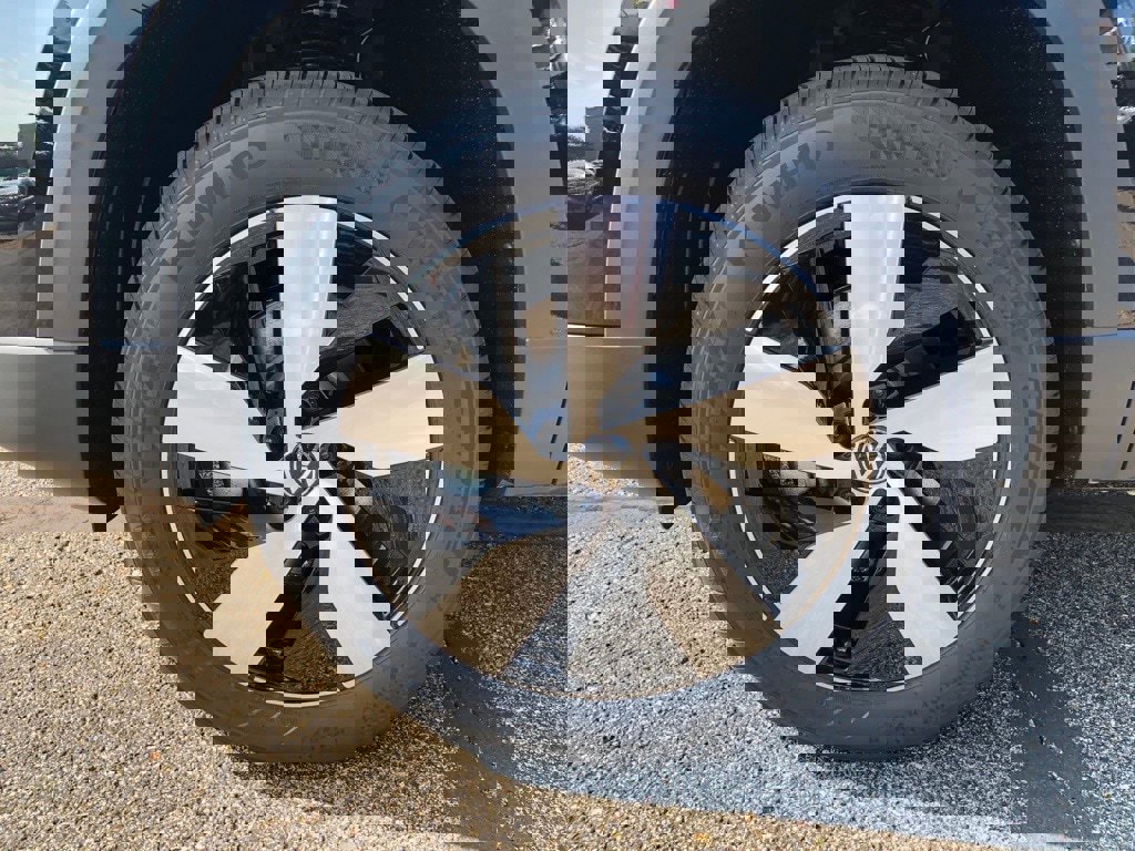 New 2025 Volkswagen Taos S image 9