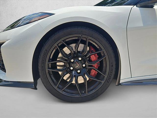 Used 2025 Chevrolet Corvette Z06 RWD image 18