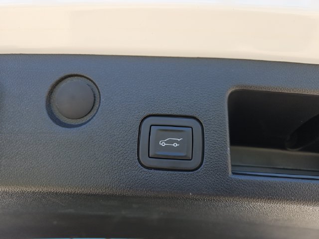 Used 2025 Chevrolet Equinox LT w/ Convenience Package II FWD image 7