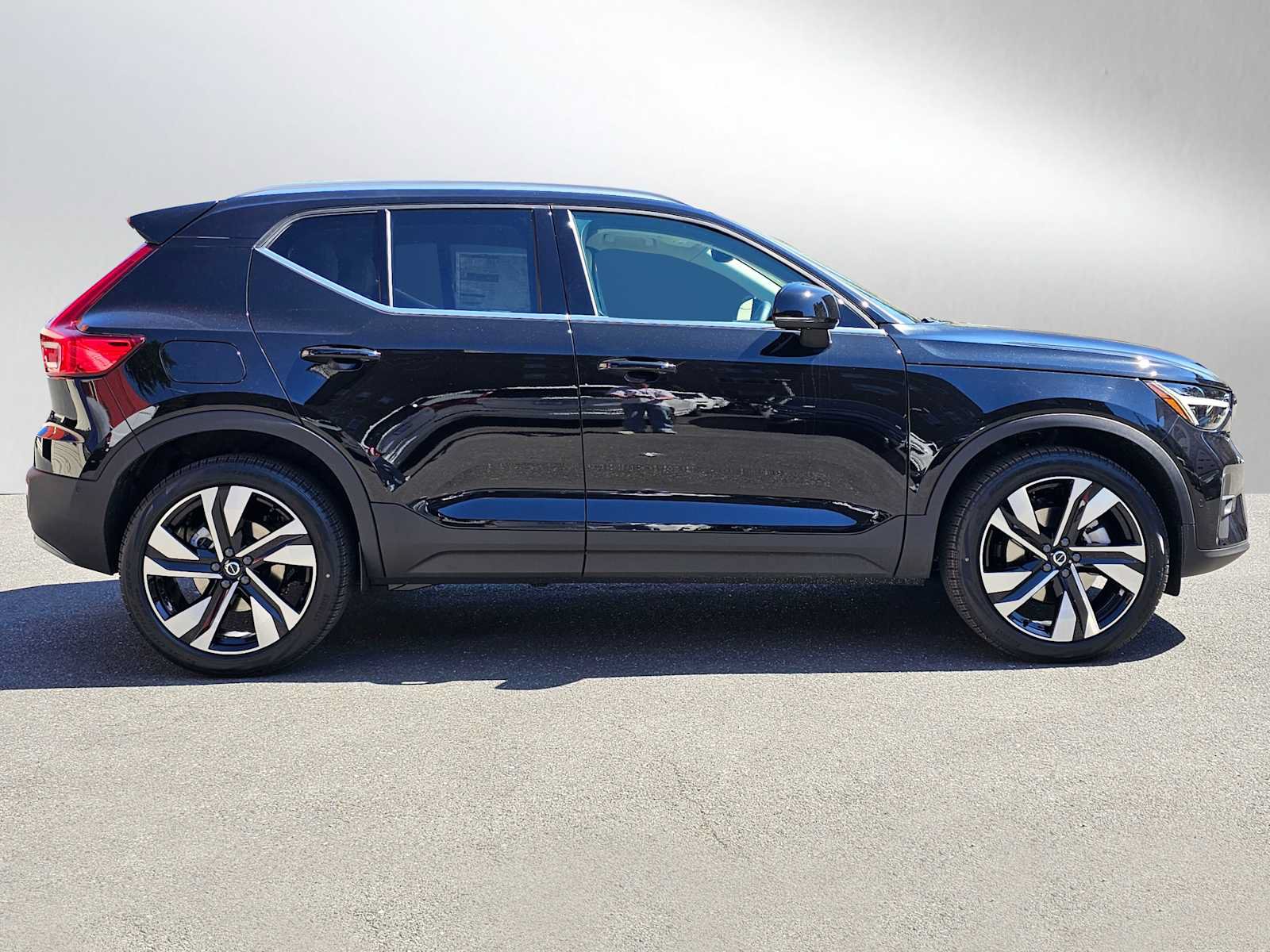 New 2025 Volvo XC40 B5 Ultra w/ Climate Package AWD/4WD image 8